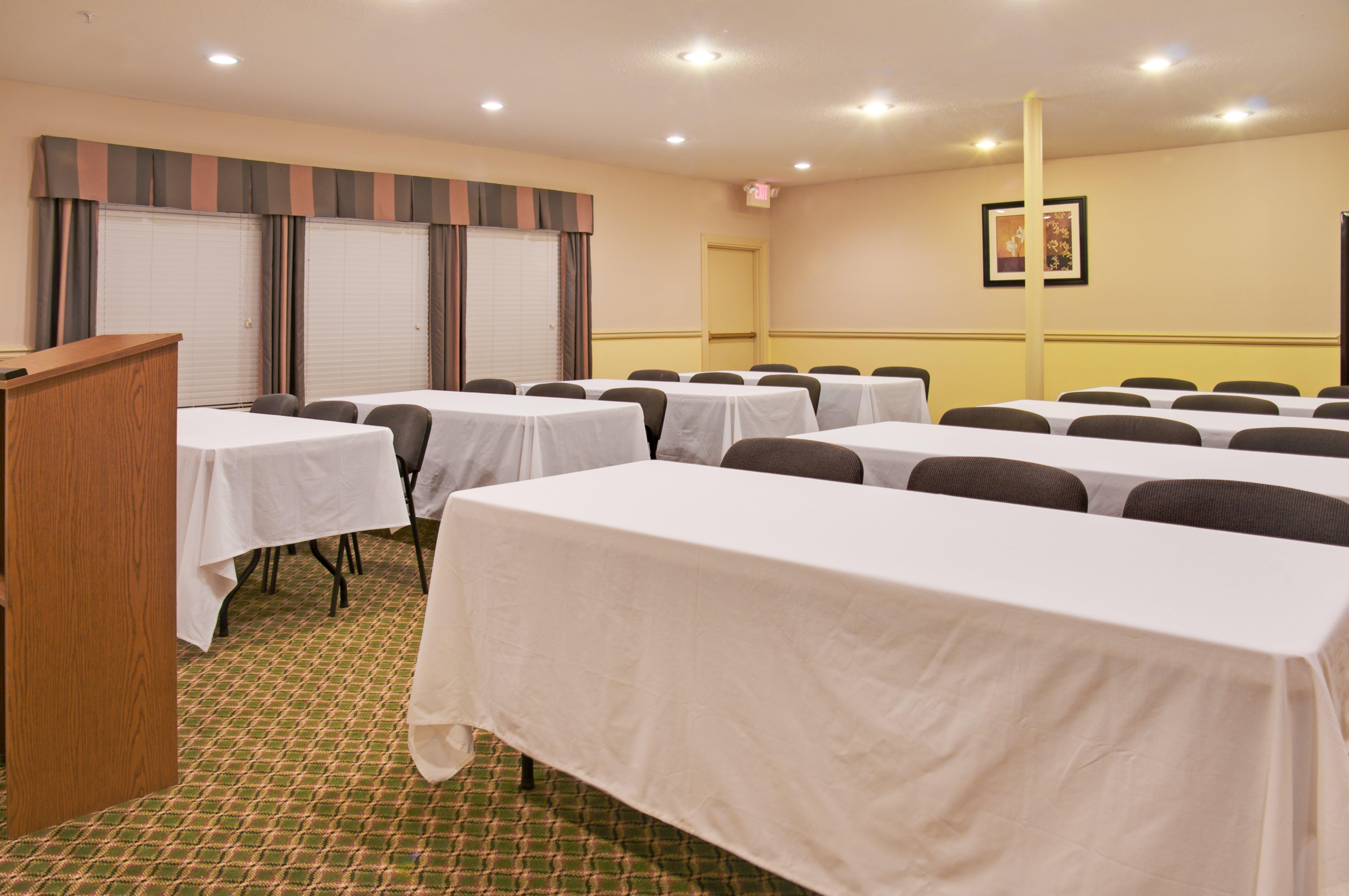 Holiday Inn Express Hotel & Suites Ливингстон Экстерьер фото