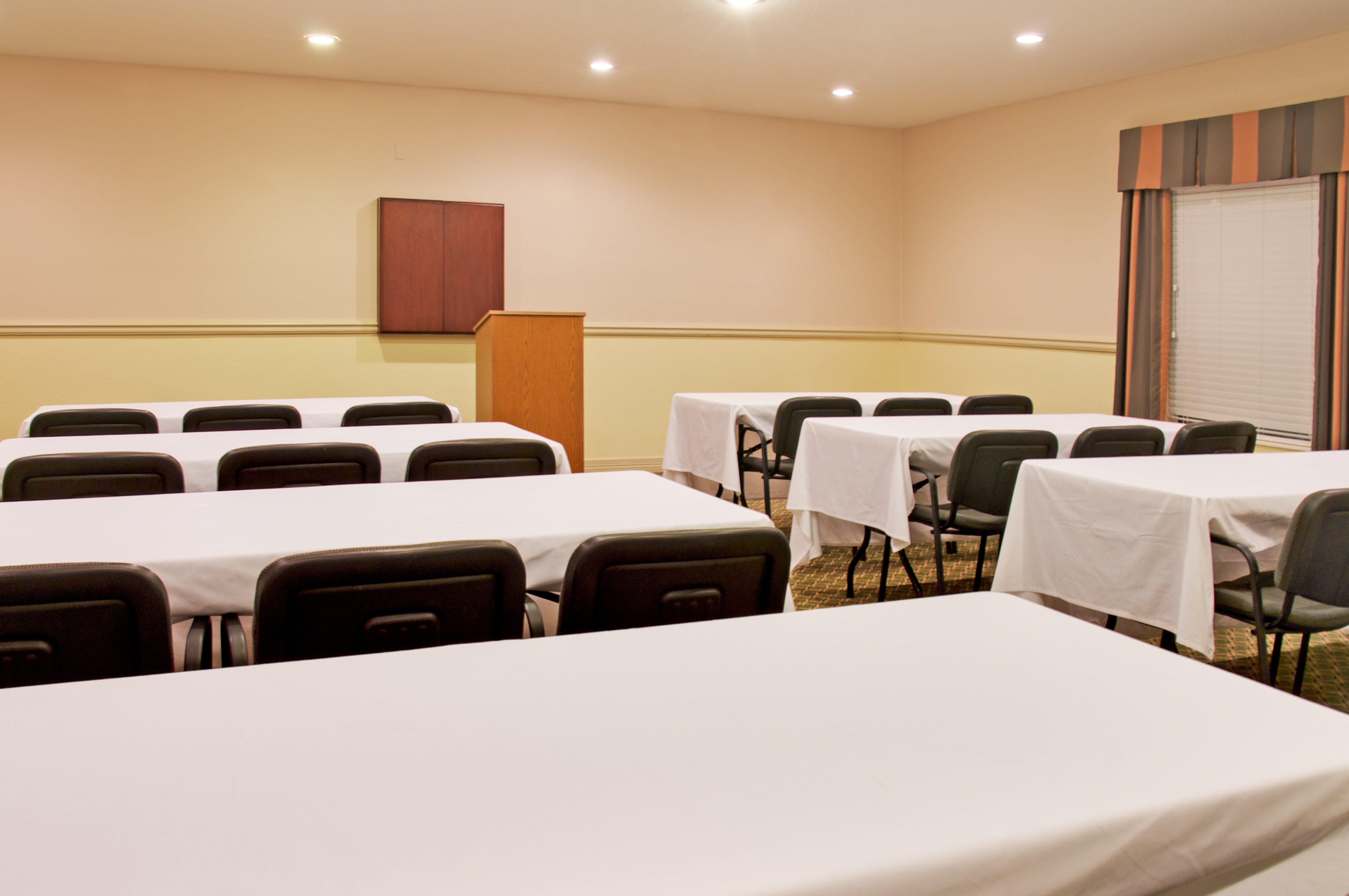 Holiday Inn Express Hotel & Suites Ливингстон Экстерьер фото