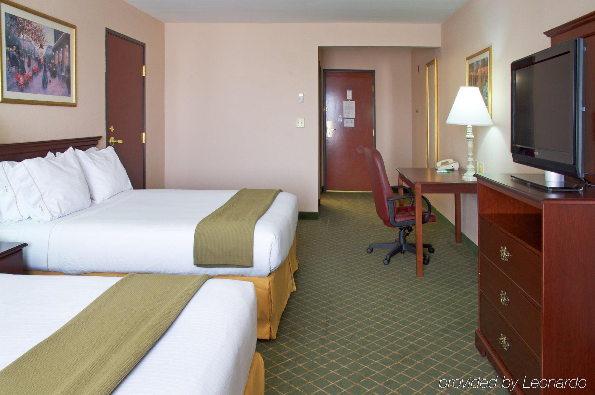 Holiday Inn Express Hotel & Suites Ливингстон Номер фото